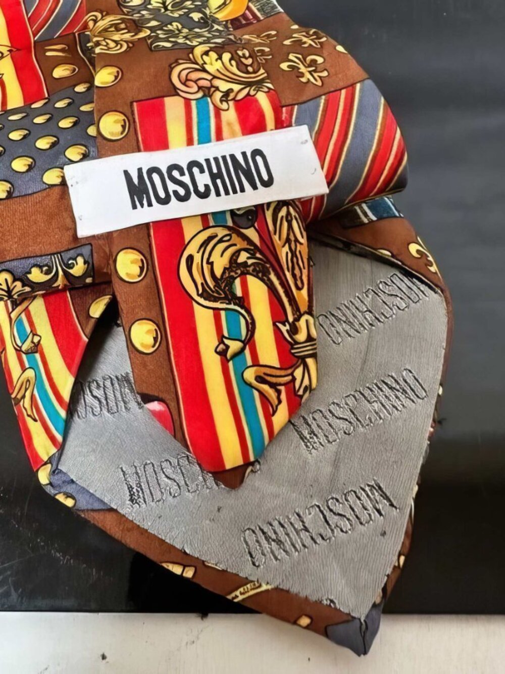 Moschino Tie Crowns Collectors Item Necktie Silk Pop Art Vintage Yellow - Picture 3 of 4